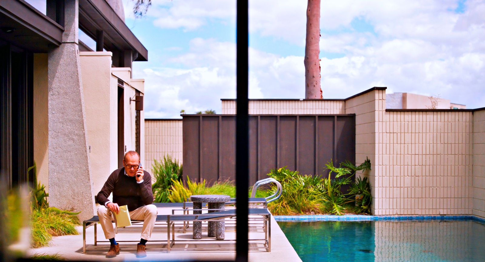 Estrelado por Michael Keaton e Mila Kunis, 'Pai do Ano' marca estreia para 23 de outubro: com distribuição da Diamond Films, longa da diretora Hallie Meyers-Shyer é uma história de amadurecimento sobre pais e filhas