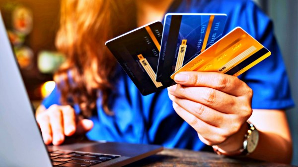 Brasileiros acumulam cartões de crédito em busca de limites e&nbsp;benefícios