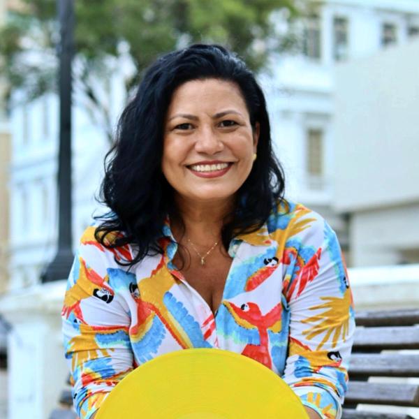 Vinil, mar e grooves embalam noite no Elas na Praia