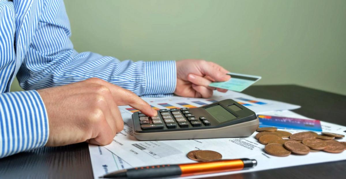 Cartão de crédito vira apoio para despesas diárias no Brasil
