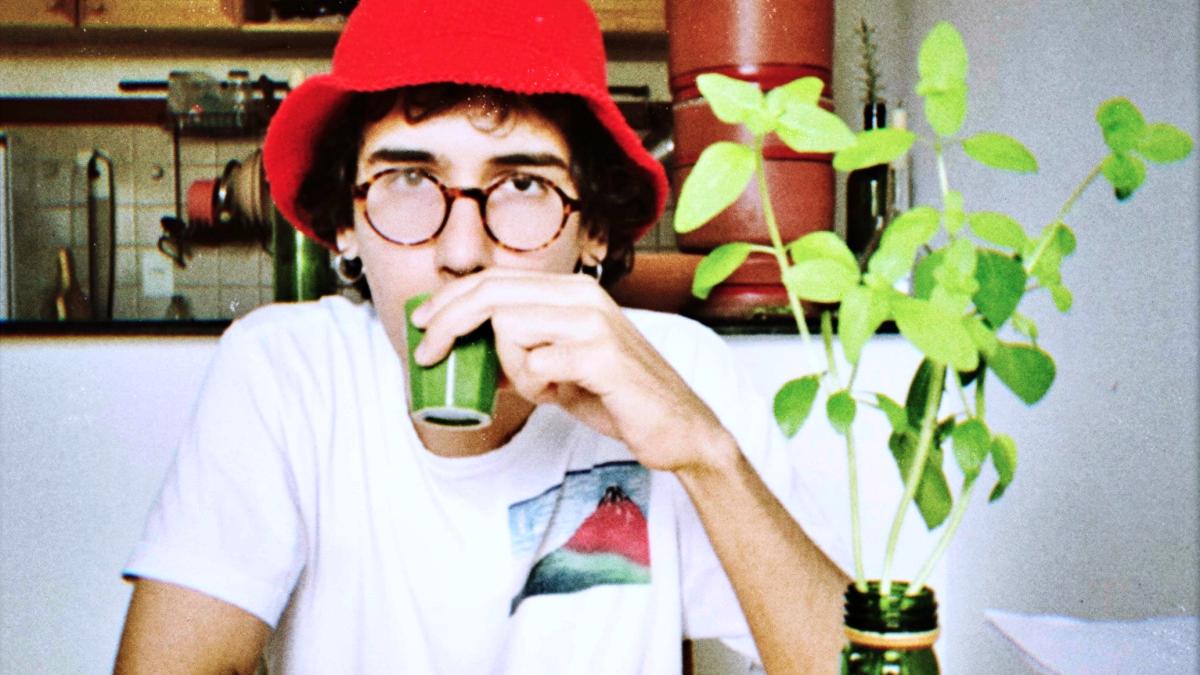Cantor Lucas Maciel retorna aos lançamentos musicais com 'Lágrimas', seu novo EP