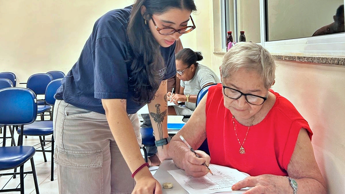 Monitoria sendo realizada durante o Programa de Alfabetização e Letramento