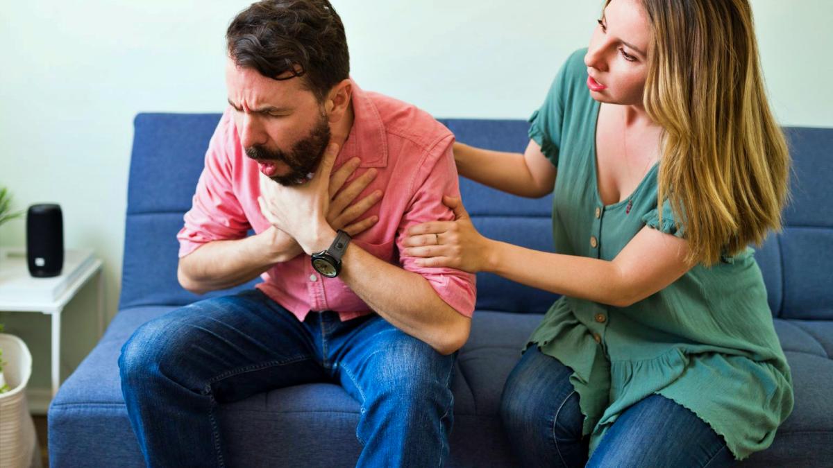 Engasgo: veja como reconhecer emergência e agir